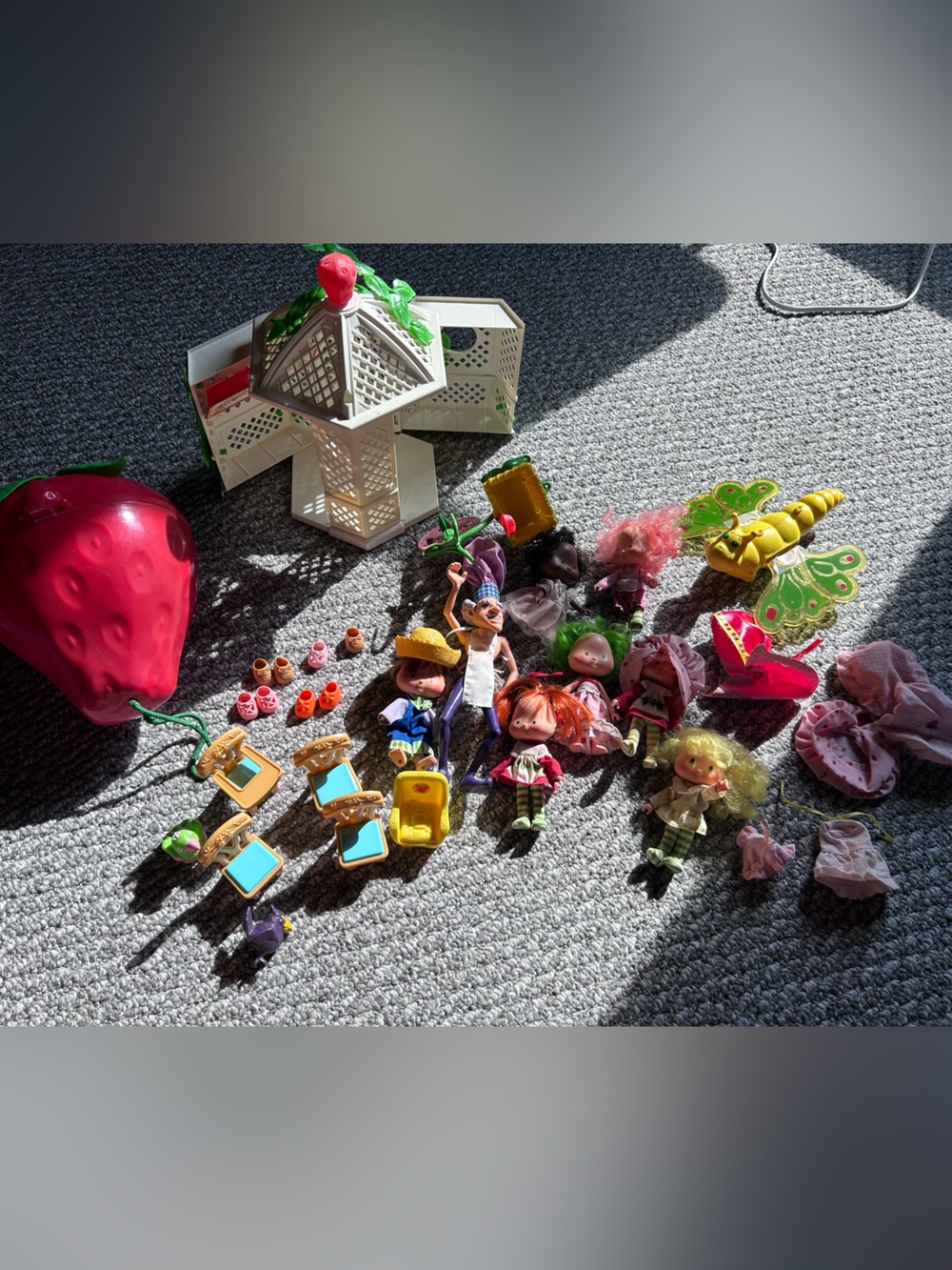 Vintage 80s Kids Strawberry Shortcake Toy Playset - Pink/Red Accessories